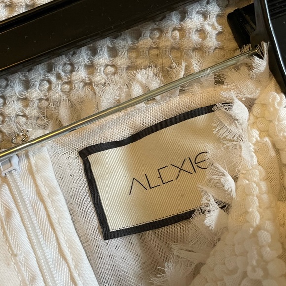 Alexis Guinevere White Dress - Picture 5 of 5